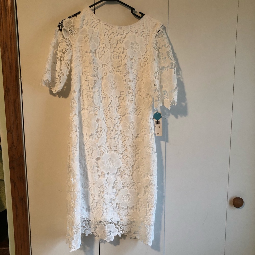 ❤️ CLOSET CLEAR OUT!! 🎉 Elegant White Lace Knee Length Dress